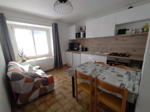 Besse-en-Chandesse Apartment | Les Appartements de Johann
