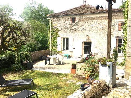 Saint-Vincent-Rive-d'Olt Bed & Breakfast | Les Chambres du Prieuré