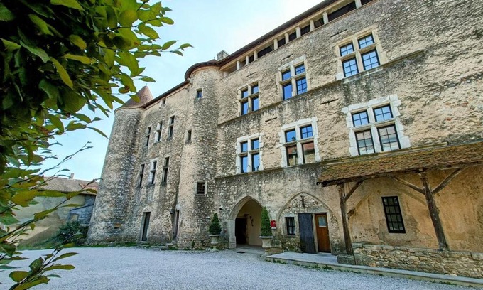 Sainte-Julie Hotel | Les Chambres De La Renaissance