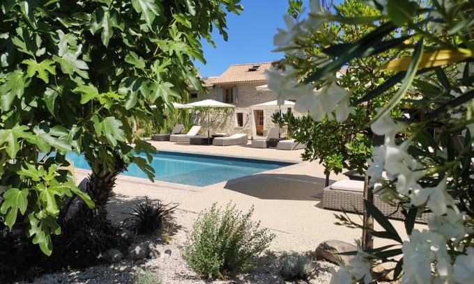 La Baume-de-Transit Bed & Breakfast | Les Champs de Provence