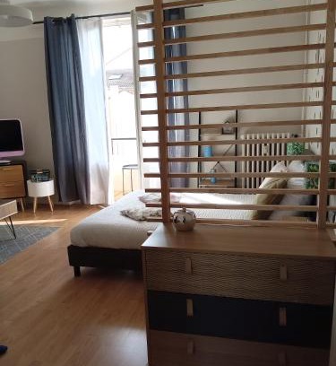 Republique Apartment | Les Cocons avec balcon