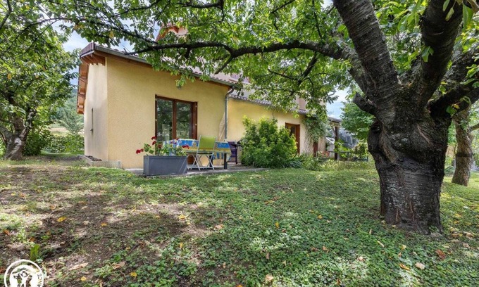Mirefleurs House | Les Coteaux du Saint Romain