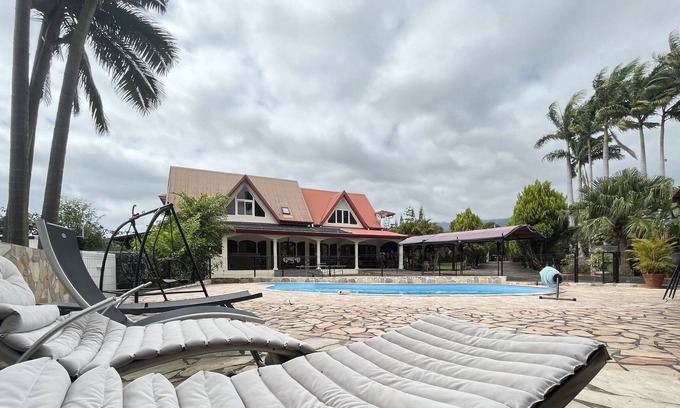 Saint-Benoit Apartment | Les Cyprès chambre d'hôtes la Villa Lyse