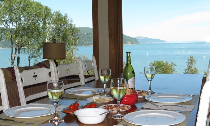 Baie-St-Paul House | Les Echos du Fleuve, on the shores of the St-Lawrence, ski Le Massif, EV Charger
