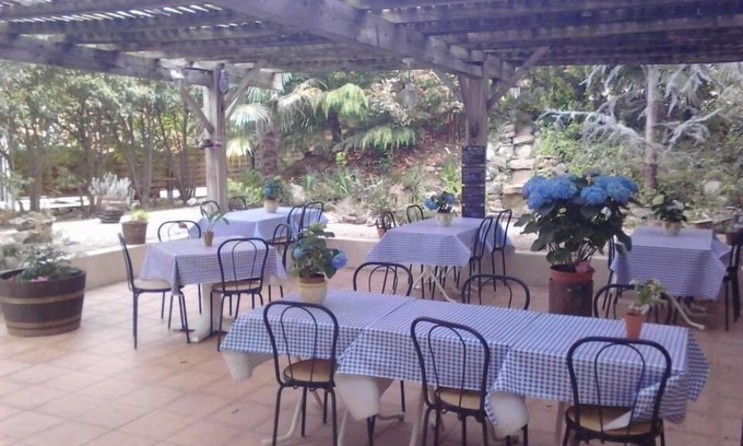 Laroque House | Les Fleurs Bleues