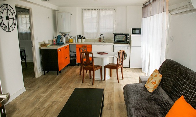 Saint-Salvayre Apartment | Les idées d'Emilie" apartment with terrace 6 min from the Grands Buffets.