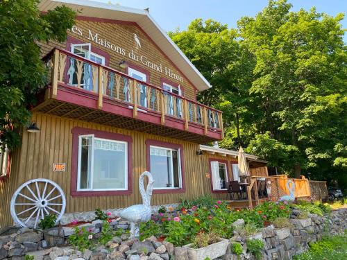 Saint-Antoine-de-l'Isle-aux-Grues Hotel | Les Maisons du Grand Héron