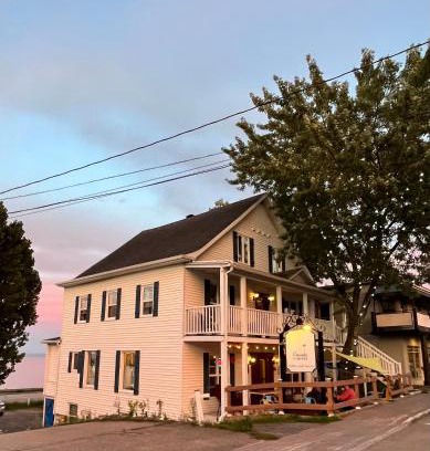 Pointe-au-Pic Bed & Breakfast | Les Pinsons des Rives