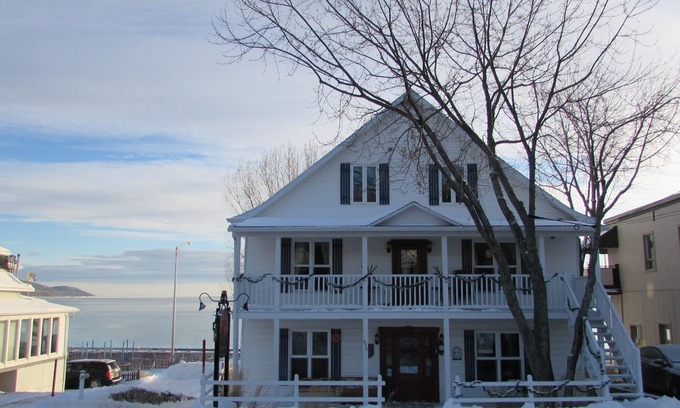 Pointe-au-Pic Bed & Breakfast | Les Pinsons des Rives