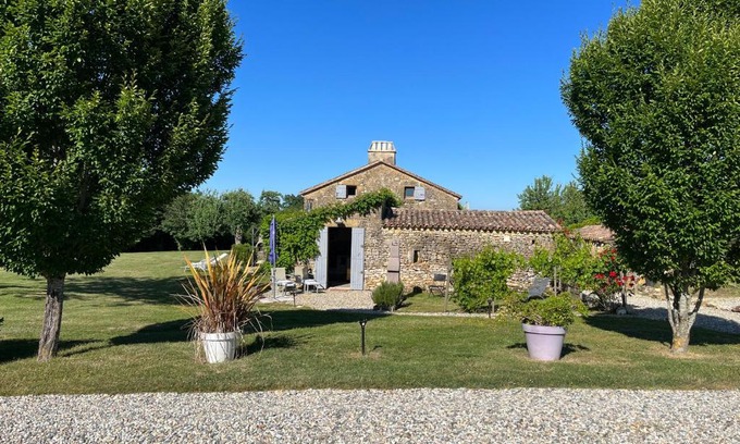 Sainte Croix de Beaumont House | Les Roses