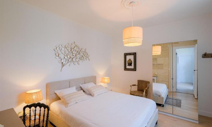 Pessac House | Les Suites d'Aliénor-Suite Acanthe