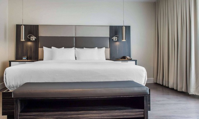 Hull Hotel | Les Suites Victoria, an Ascend Collection Hotel