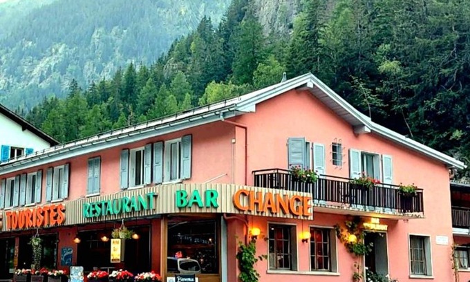 Le Chatelard Hotel | LES TOURISTES
