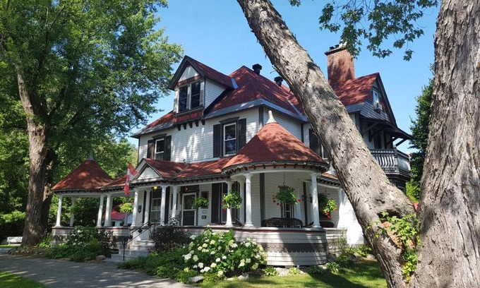 Wakefield Hotel | Les Trois Erables Boutique Inn