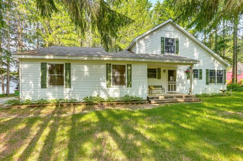 Cadillac House | Less Than 1 Mi to ATV Trails Cadillac Golf Retreat!