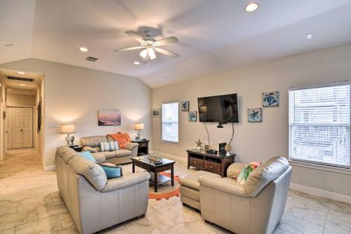 Pirates Beach House | Less Than 1 Mi to Beach Salty Dog House in Galveston!