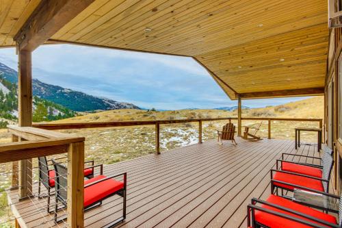 Pray House | Less Than 1 Mi to Chico Hot Springs Mtn-View Hideaway!