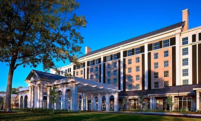 Whitehaven Apartment | Less than a 5-minute walk from Elvis Presley's Graceland Mansion .