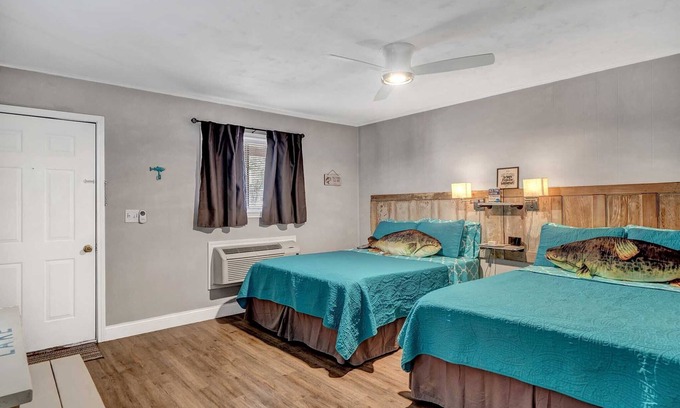 Quitman House | Less than a mile from Lake Fork-UPDATED-Catfish Cabin Rm 1