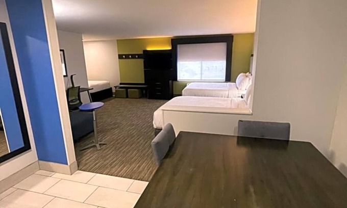 Las Vegas Apartment | Less than a minutes’ drive from Interstate 25, this Las Vegas .