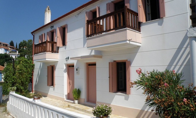 Alonissos House | Let Yourself Escape At Ikia's Traditional Houses