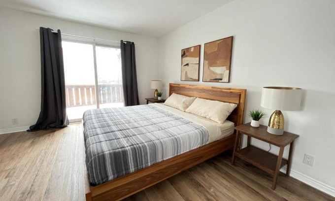Barrie House | Letitia Heights !E Spacious and Quiet Private Bedroom with Private Bathroom