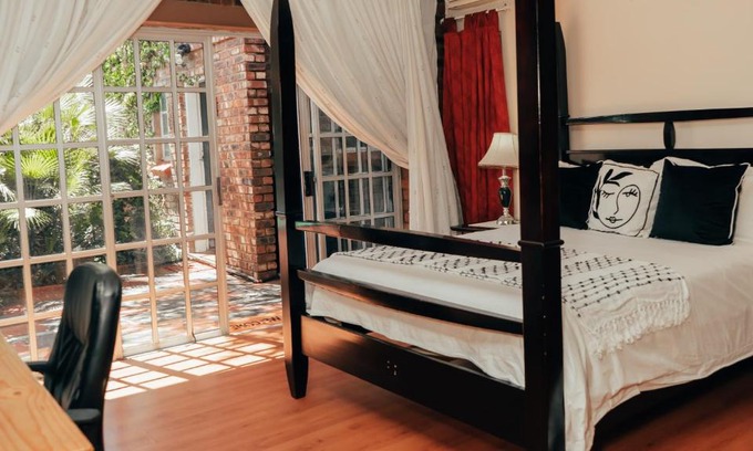Ga-Segonyana House | Letona Guesthouse