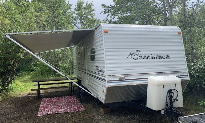 Red Deer House | Let’s go camping. 25 ft Travel Trailer for rent. Delivery only.