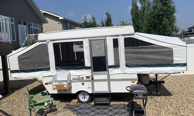 Red Deer House | Lets Go Camping Easy Pull Luxury Tent Trailer.