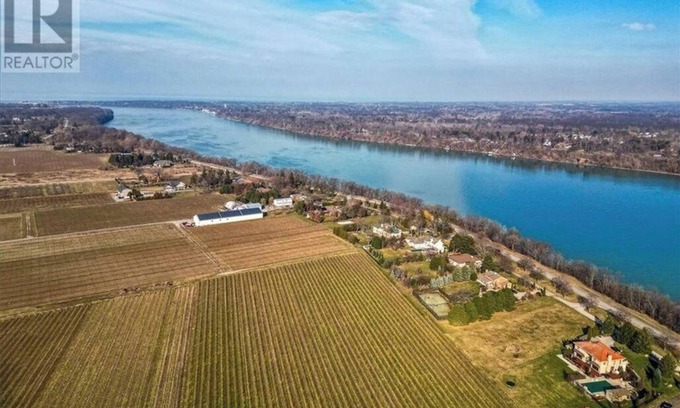 Niagara-on-the-Lake House | LEVEL B GUEST STAY- THE MOST LUXURIOUS ESTATE IN NIAGARA ON THE LAKE!