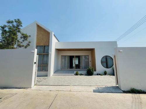 Si Racha Villa | Level TWO pool villa Sriracha