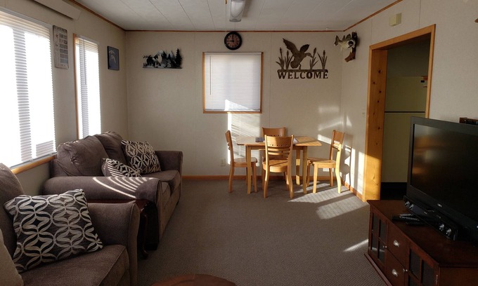Lewellen House | Lewellen Escape- Two full baths and Pet Friendly!