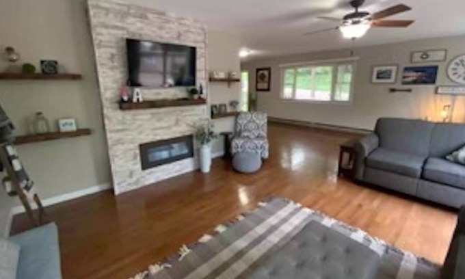 Yankton House | Lewis & Clark Lake Vacation Rental - 2 Minutes to the Lake & Park