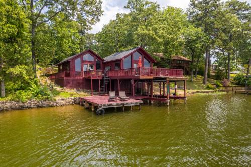 Rockwell House | Liams Lodge-Peaceful Cabin Panoramic Lake Views