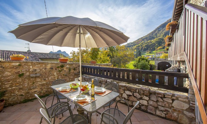 Liano-Formaga Apartment | Liano Orchidea -Terrace & parking, Gargnano, Italy