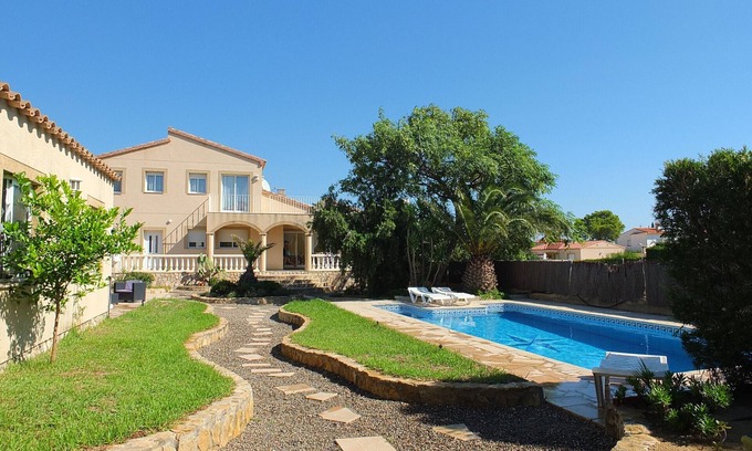 Les Tres Cales Villa | Libelula moderna well equipped ideal for families