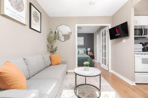 King West Village Apartment | Liberty Village Home 5 mins to Lakeshore!