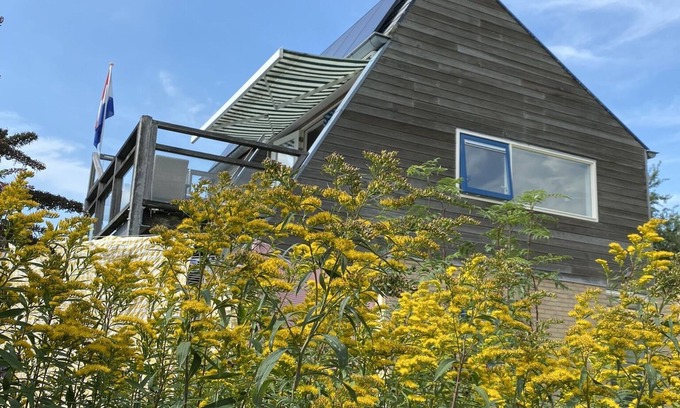 Grou House | Licht en Zonnig Vakantiehuis met Vrij Uitzicht op Natuurgebied
