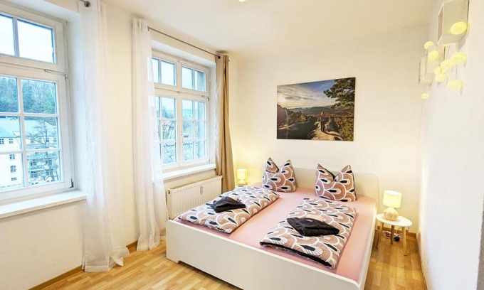 Sebnitz Apartment | Lichtdurchflutete helle Wohnung mit Garten Sauna & Pool - HW3