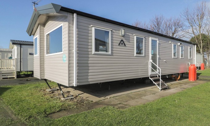 Prestatyn Cottage | LIDO GOLD 120, family friendly, country holiday cottage in Prestatyn