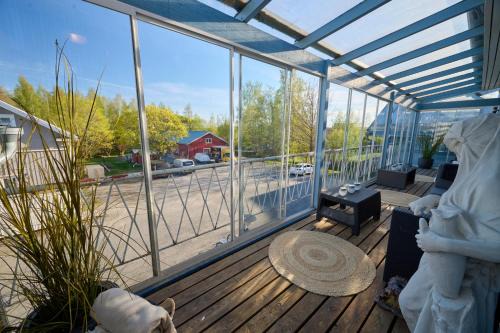 Sastamala Hotel | Liekorannan Majatalo- kodinomaista majoitusta rautatieasemaa vastapäätä