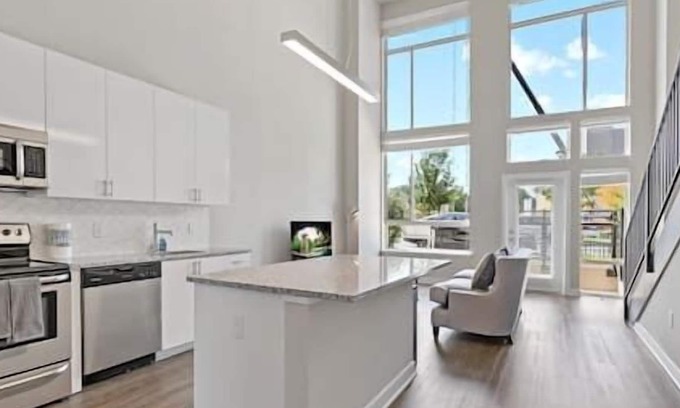 Tysons Apartment | Life at The Top | Luxury | Loft | Pool | Lifestyle