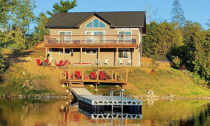 Greater Madawaska Cottage | Life is better at the lake