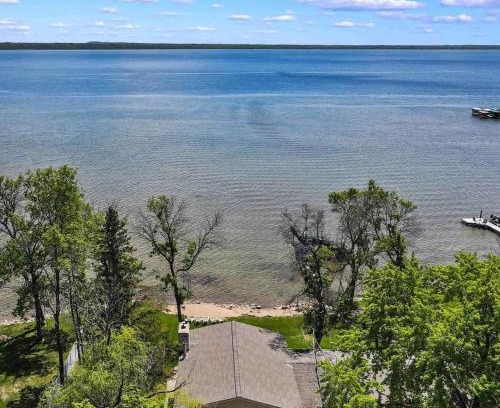 Brainerd House | Life Is Good Lodge lakefront with sandy beach