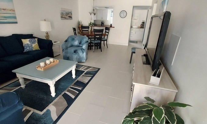 Englewood South Condo | Life just got better. Come out and enjoy a tropical paradise by the gulf. 🌞🌊🍹