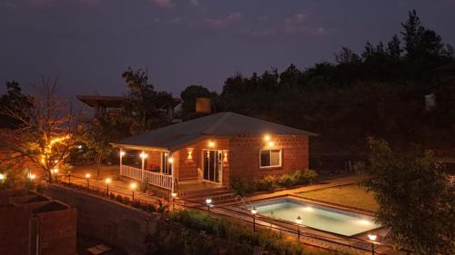 Mahabaleshwar Villa | Lifeline Villas - 2bhk Red Stone Luxurious Valley View Villa With Huge Private Pool
