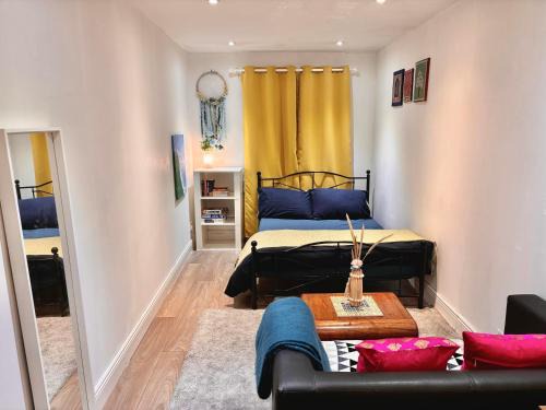 Dublin House | Liffey Valley Homestay