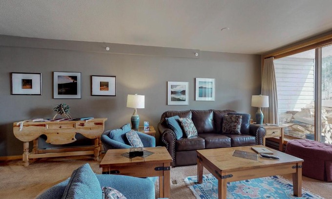 Mountain House Apartment | Liftside Condominiums 203