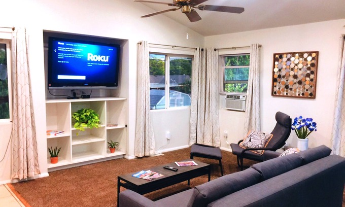 Broomfield House | Light and Airy 1,000 sqft. Private Space in Broomfield