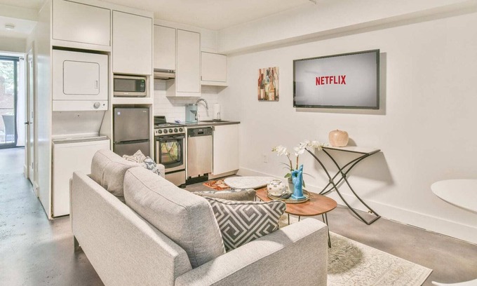 Virginia Highland Apartment | 💚Light and Modern Hideaway in Midtown Atlanta💚